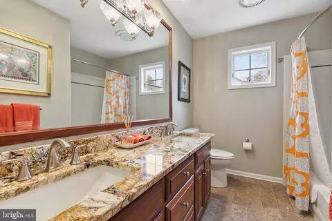 Bath - 14005 Manor Rd, Baldwin, MD 21013 photo 4 of 5