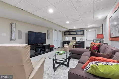 Living - 14005 Manor Rd, Baldwin, MD 21013 photo 7 of 8