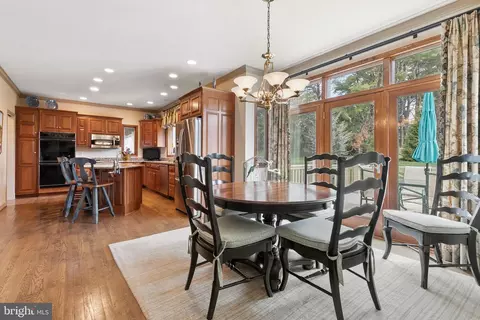 Dining - 14005 Manor Rd, Baldwin, MD 21013 photo 2 of 4