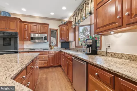 Kitchen - 14005 Manor Rd, Baldwin, MD 21013 photo 7 of 7