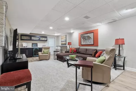 Living - 14005 Manor Rd, Baldwin, MD 21013 photo 5 of 8