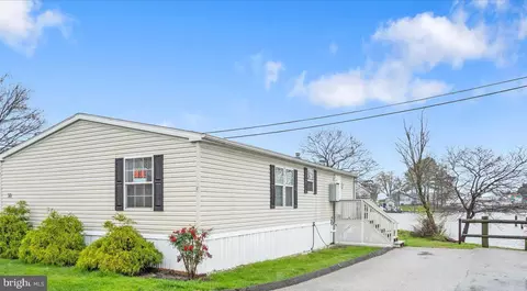 28 Shore Rd, Edgemere, MD 21219