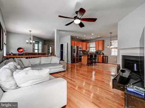 Living - 9627 Biggs Rd, Middle River, MD 21220 photo 5 of 5