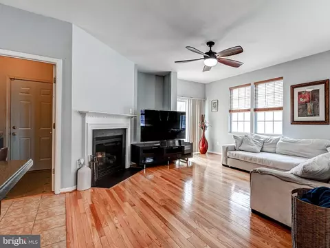 Living - 9627 Biggs Rd, Middle River, MD 21220 photo 2 of 5