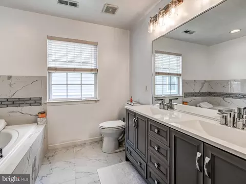Bath - 9627 Biggs Rd, Middle River, MD 21220 photo 2 of 5