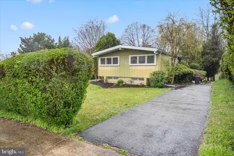 910 Scotts Hill Dr, Pikesville, MD 21208