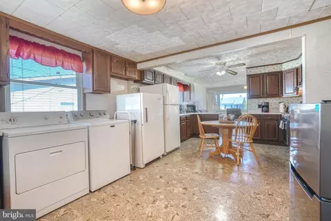 Kitchen - 22 Helicopter Dr, Middle River, MD 21220 photo 5 of 5
