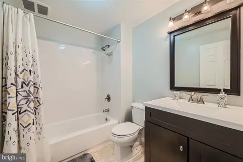 Bath - 8 Verity Ct, Nottingham, MD 21236 photo 2 of 3