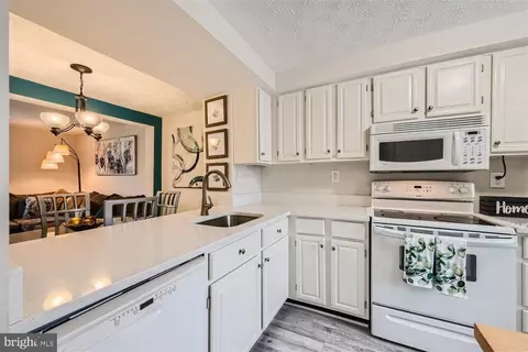 Kitchen - 8 Verity Ct, Nottingham, MD 21236 photo 2 of 4