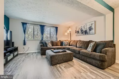 Living - 8 Verity Ct, Nottingham, MD 21236 photo 2 of 5