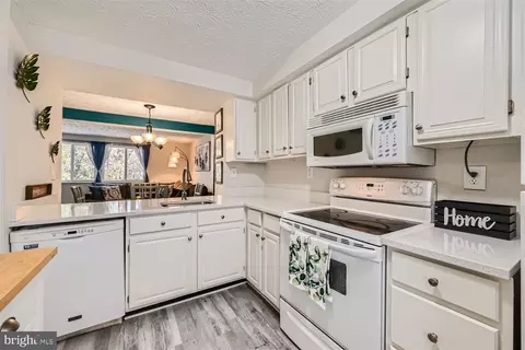 Kitchen - 8 Verity Ct, Nottingham, MD 21236 photo 3 of 4