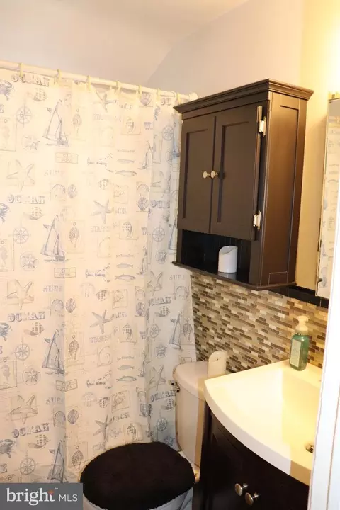 Bath - 1949 Frames Rd, Dundalk, MD 21222 photo 1 of 2