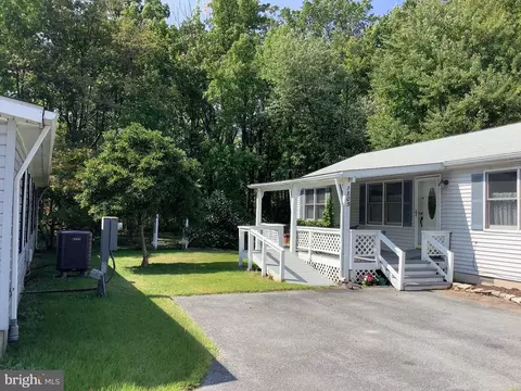 1305 Blakewood Ct, Dundalk, MD 21222