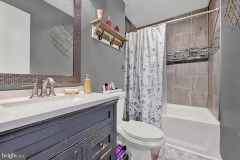 Bath - 2017 Amber Way, Windsor Mill, MD 21244 photo 2 of 3