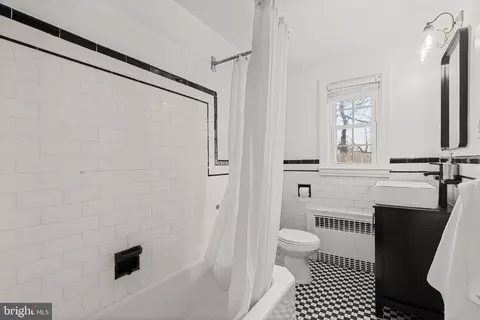Bath - 709 Regester Ave, Baltimore, MD 21212 photo 4 of 5