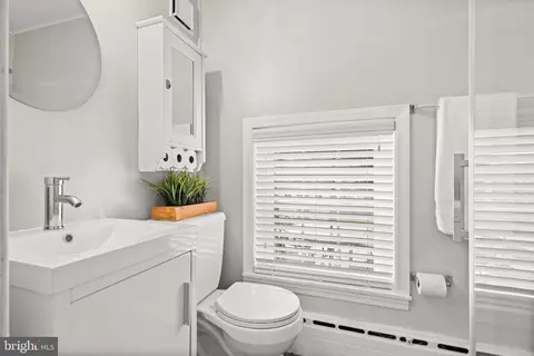 Bath - 709 Regester Ave, Baltimore, MD 21212 photo 2 of 5