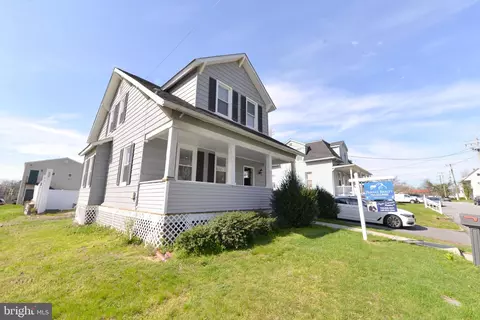 Exterior - 29 4th Ave, Halethorpe, MD 21227 photo 3 of 15
