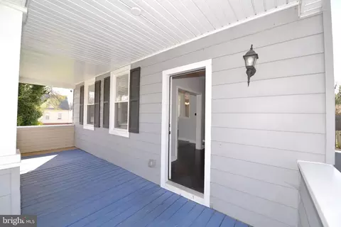 Exterior - 29 4th Ave, Halethorpe, MD 21227 photo 5 of 15