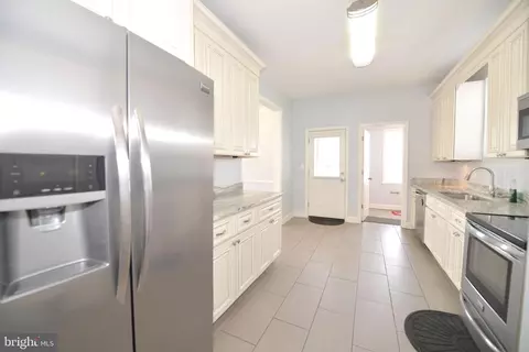 Kitchen - 29 4th Ave, Halethorpe, MD 21227 photo 3 of 3