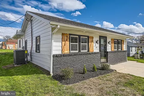 Exterior - 29 Propeller Dr, Middle River, MD 21220 photo 2 of 4