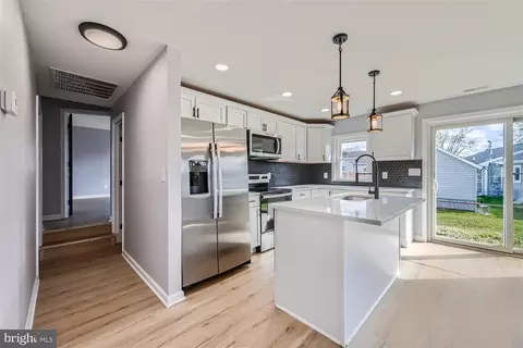 Kitchen - 29 Propeller Dr, Middle River, MD 21220 photo 2 of 5