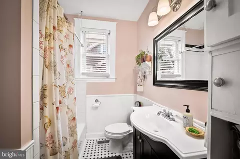 Bath - 1001 Overbrook Rd, Baltimore, MD 21239 photo 1 of 2