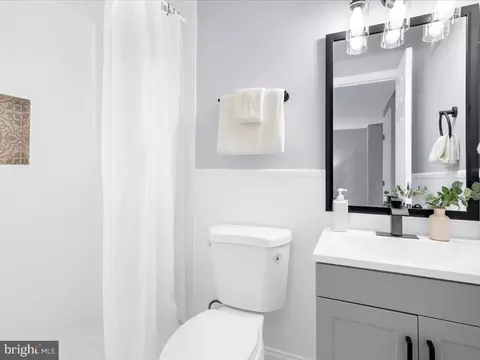 Bath - 5614 Whitby Rd, Baltimore, MD 21206 photo 1 of 3