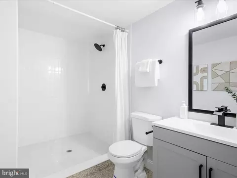 Bath - 5614 Whitby Rd, Baltimore, MD 21206 photo 2 of 3