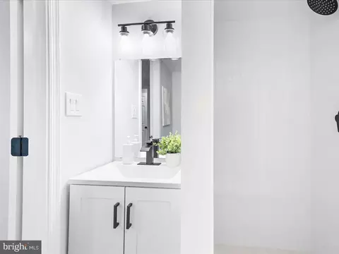 Bath - 5614 Whitby Rd, Baltimore, MD 21206 photo 3 of 3