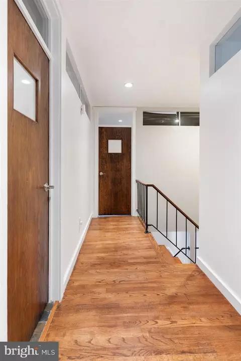 Entry Way - 106 Windblown Ct, Baltimore, MD 21209 photo 3 of 5