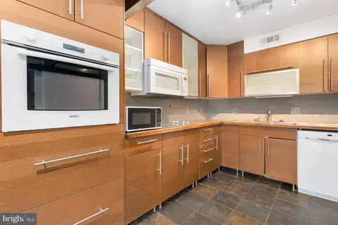 Kitchen - 106 Windblown Ct, Baltimore, MD 21209 photo 3 of 6