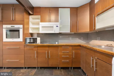 Kitchen - 106 Windblown Ct, Baltimore, MD 21209 photo 4 of 6