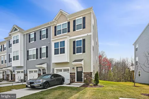 310 Top Cottage Ct, Essex, MD 21221