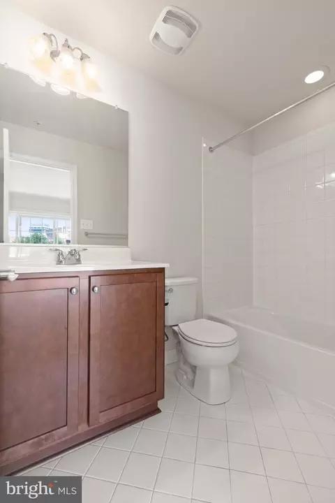 Bath - 9 Willow Ave, Towson, MD 21286 photo 4 of 4