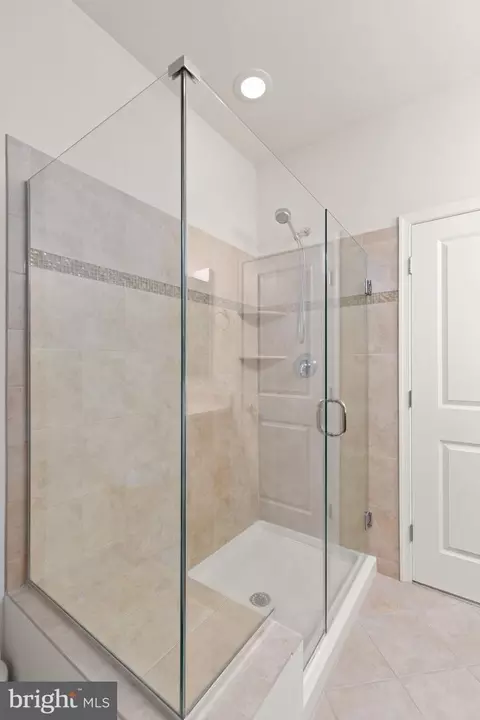 Bath - 9 Willow Ave, Towson, MD 21286 photo 3 of 4