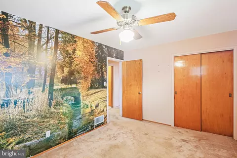 Bedroom - 4226 Darleigh Rd, Nottingham, MD 21236 photo 5 of 6