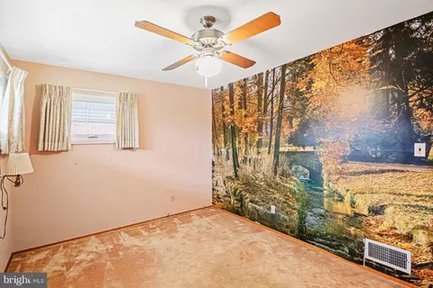 Bedroom - 4226 Darleigh Rd, Nottingham, MD 21236 photo 6 of 6