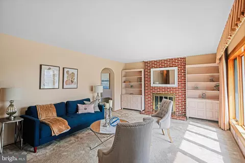 Living - 4226 Darleigh Rd, Nottingham, MD 21236 photo 2 of 3