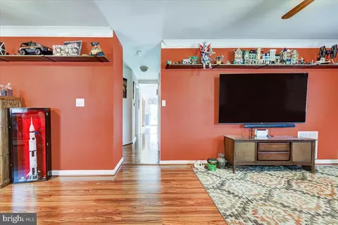 Living - 4132 Eder Rd, Dundalk, MD 21222 photo 2 of 6