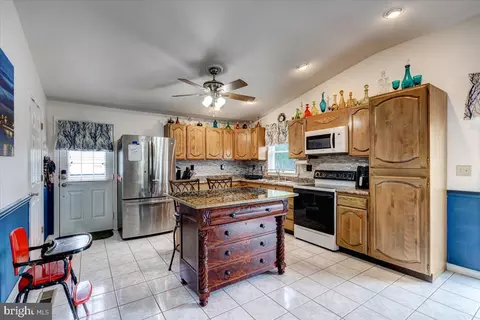 Kitchen - 4132 Eder Rd, Dundalk, MD 21222 photo 1 of 4