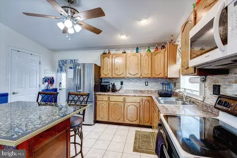Kitchen - 4132 Eder Rd, Dundalk, MD 21222 photo 3 of 4