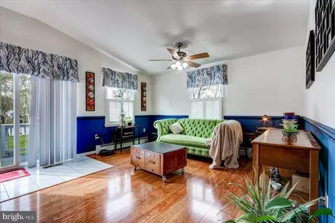 Living - 4132 Eder Rd, Dundalk, MD 21222 photo 5 of 6