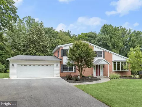 4 Saxony Ct, Pikesville, MD 21208