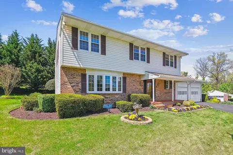 3 Le Grand Ct, Halethorpe, MD 21227