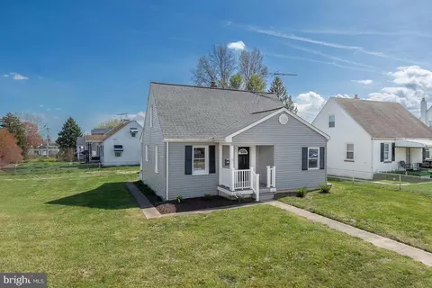 28 Avenal Rd, Essex, MD 21221