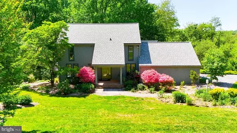 4 Spring Green Ln, Cockeysville, MD 21030