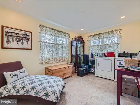Bedroom - 1906 Willow Spring Rd, Dundalk, MD 21222 photo 5 of 6