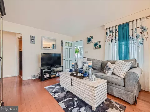 Living - 1906 Willow Spring Rd, Dundalk, MD 21222 photo 2 of 3