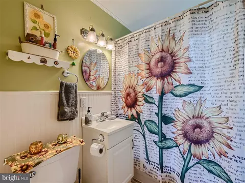 Bath - 1906 Willow Spring Rd, Dundalk, MD 21222 photo 1 of 3