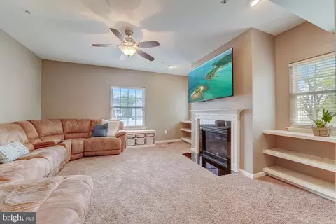 Living - 103 Oak Ave, Sparrows Point, MD 21219 photo 3 of 4